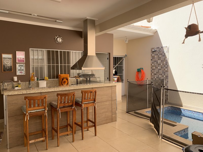 Casa de condomínio à venda Jardim Colonial com 250m² e 3 quartos por R$ 950.000 - 1838175795-32727d32-5376-4a5b-ac1e-fe73e5afdbc6.jpeg