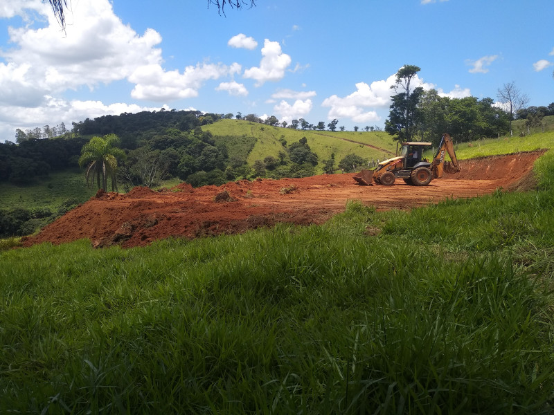 Terreno à venda Centro com 40000m² e 1 quarto por R$ 350.000 - 106731638-plainado.jpg