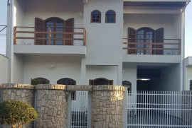 Casa à venda Centro com 307m² - 4 dormitórios -  vagas - R$ 1.000.000 - 773679799-a8166095-6fbd-4126-98e8-c01cd582ecc0.png