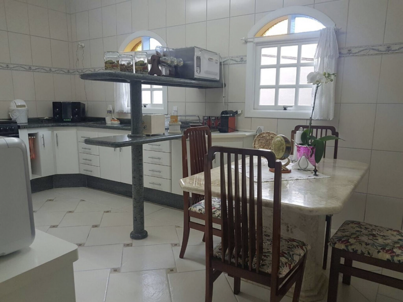 Casa à venda Centro com 307m² e 4 quartos por R$ 1.000.000 - 1112530838-b0c91336-b212-4410-8235-d515631ff9a6.png