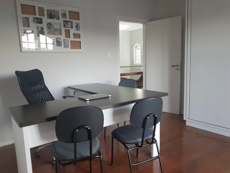 Casa à venda Centro com 307m² e 4 quartos por R$ 1.000.000 - 395001140-dcb6ebbf-40da-4f81-ac1e-1778de51ba5b.png