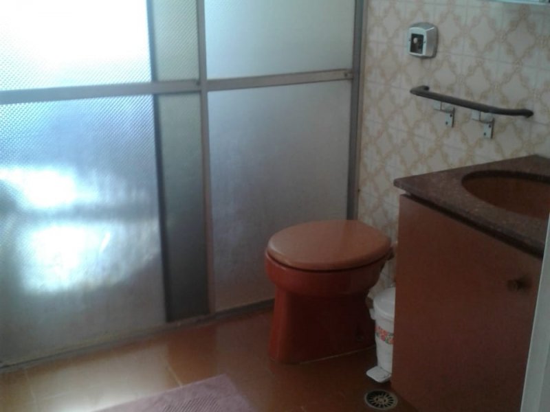 Apartamento à venda Vl. Tupi com 90m² e 2 quartos por R$ 300.000 - 98836246-apto-banheiro.jpeg