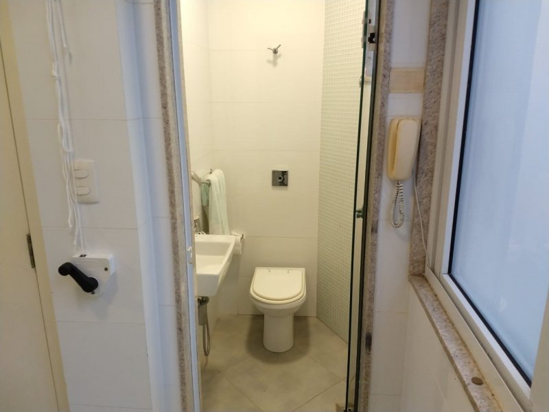 Apartamento à venda Leme com 161m² e 3 quartos por R$ 1.750.000 - 1590601600-lavabo.jpeg