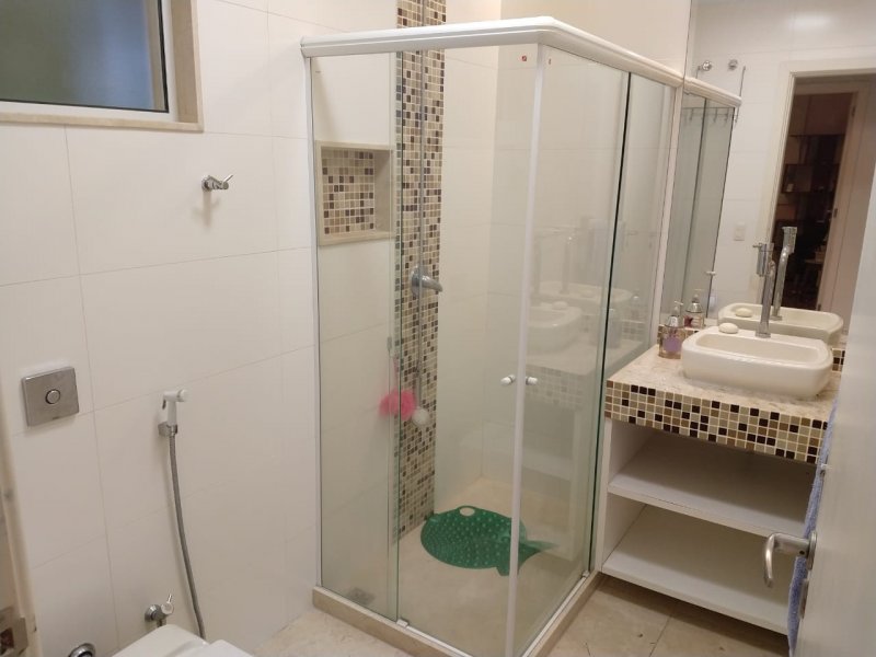 Apartamento à venda Leme com 161m² e 3 quartos por R$ 1.750.000 - 331338740-banheiro-social.jpeg