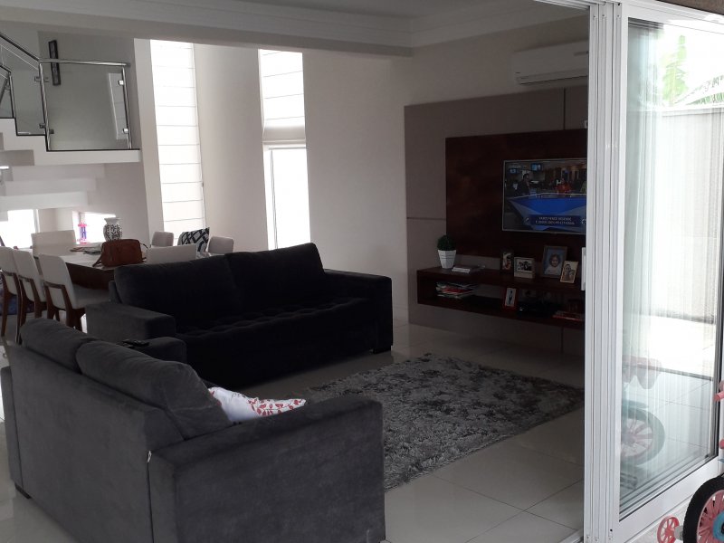 Casa de condomínio à venda Quiririm com 350m² e 4 quartos por R$ 1.200.000 - 1061077092-20190214-102303.jpg