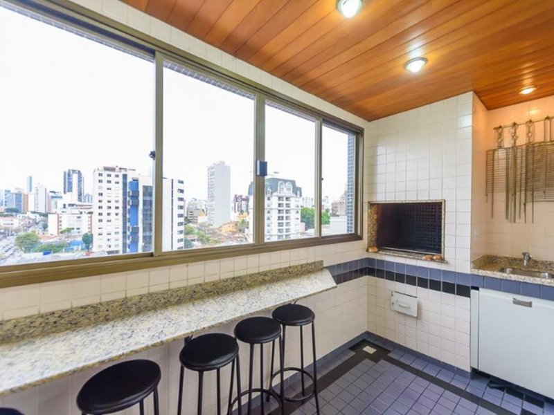 imóvel com 376m² - Mercês - Curitiba