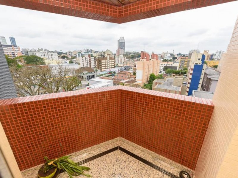 imóvel com 376m² - Mercês - Curitiba