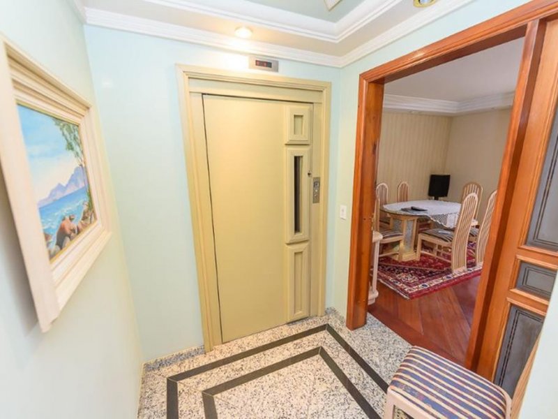 imóvel com 376m² - Mercês - Curitiba