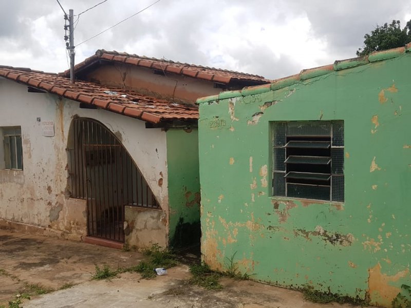 Casa à venda Centro com 365m² e 3 quartos por R$ 200.000 - 1786517971-frente-casa.jpeg