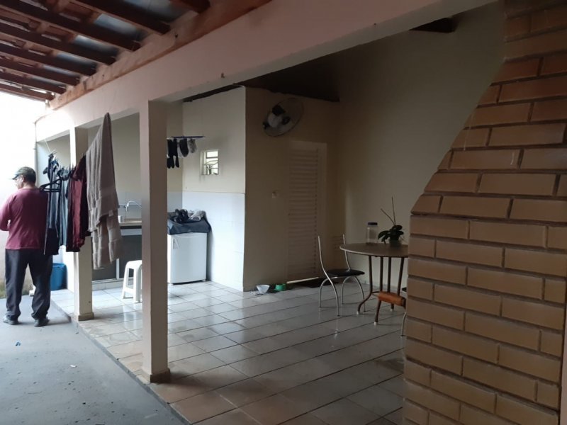Casa à venda Centro com 210m² e 3 quartos por R$ 250.000 - 704470392-area.jpeg