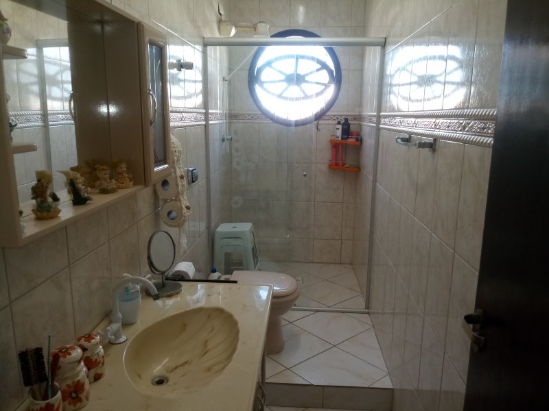 Casa à venda Nova Mirim com 160m² e 3 quartos por R$ 460.000 - 2127863535-banheiro-social.jpg