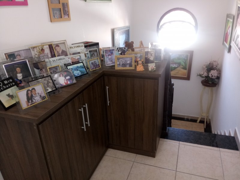 Casa à venda Nova Mirim com 160m² e 3 quartos por R$ 460.000 - 489936561-escada-interna-desce.jpg
