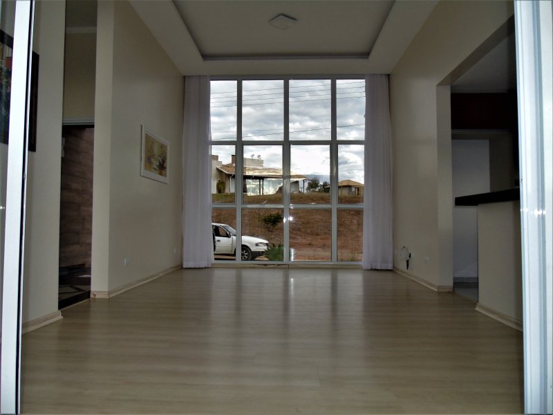 imóvel com 250m² - Condomínio Morada das Flores - Poços de Caldas