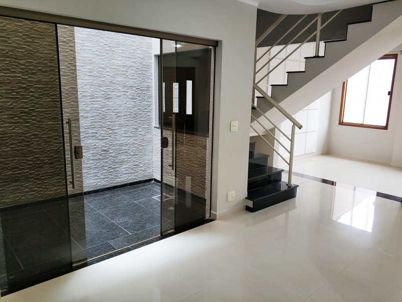 Casa à venda Jardim Sao Paulo com 310m² e 4 quartos por R$ 1.000.000 - 780491548-sala-area-luz.jpg