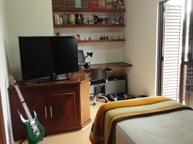 Casa à venda São Lourenço com 168m² e 3 quartos por R$ 650 - 542359725-dormitorio-solteiro-sacada-4.jpg