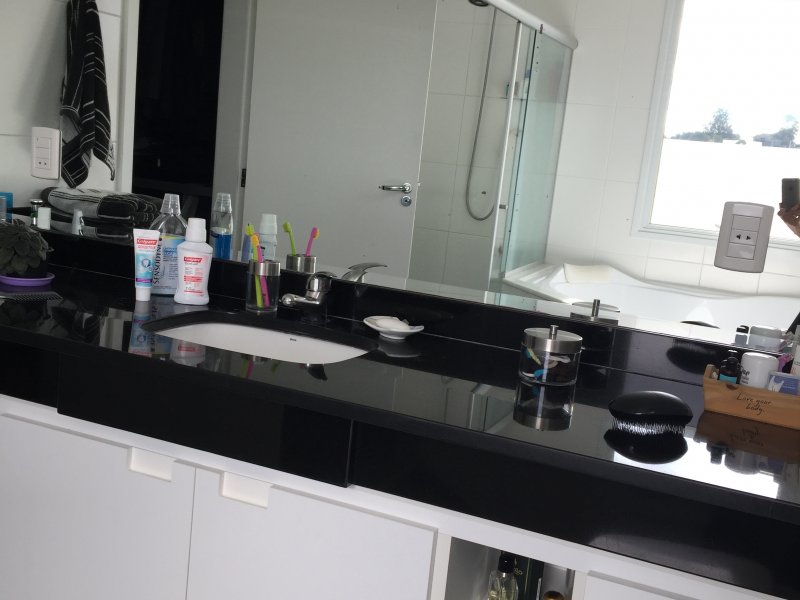 Casa de condomínio à venda Serra dos Lagos com 300m² e 4 quartos por R$ 1.500.000 - 1475917338-19-banheiro-suite-master.jpg