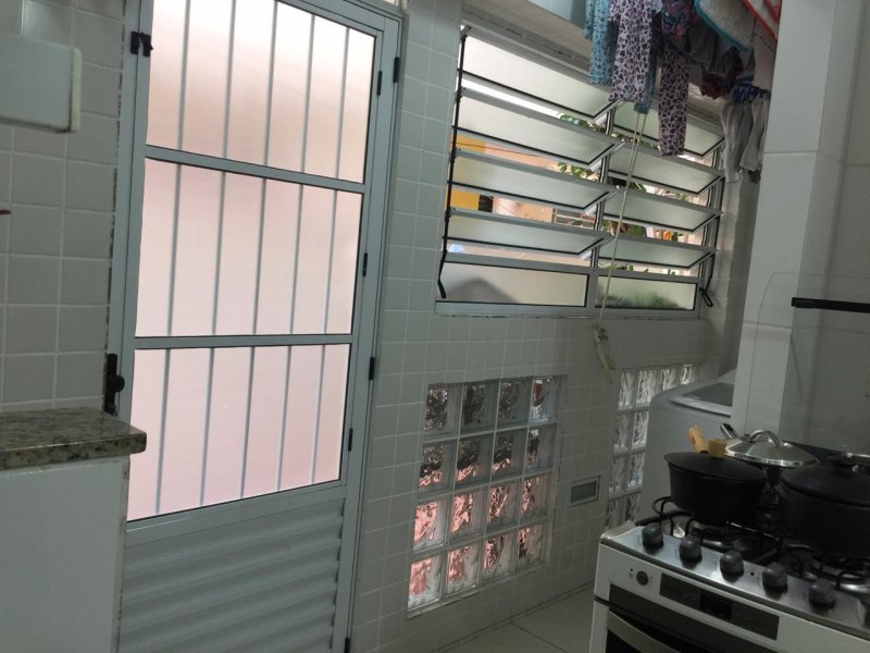 Apartamento à venda Vila Matias com 67m² e 2 quartos por R$ 250.000 - 1672620569-area-de-servico-vista-vidros.jpg