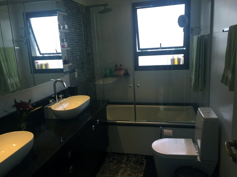 Apartamento à venda Vila Andrade com 230m² e 4 quartos por R$ 900.000 - 765479868-banheirocasal.jpg