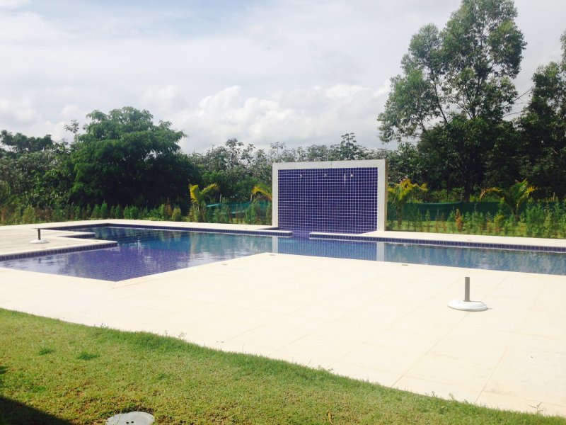 imóvel com 420m² - Mombaça - Pindamonhangaba