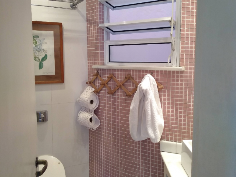 Apartamento à venda Copacabana com 134m² e 3 quartos por R$ 1.320.000 - 1622448006-vista-de-entrada-do-banheiro.png