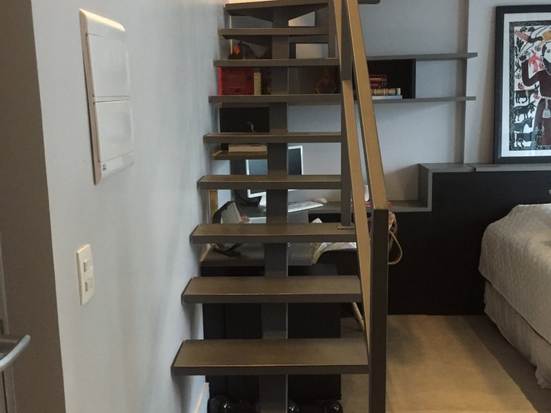 Apartamento à venda Vila Olímpia com 46m² e 1 quarto por R$ 890.000 - 1135833949-escada.JPG