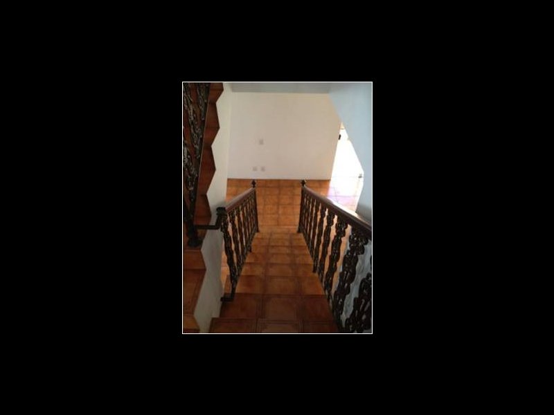 Casa à venda Jardim Salessi com 253m² e 3 quartos por R$ 750.000 - 1026324141-escada.jpg