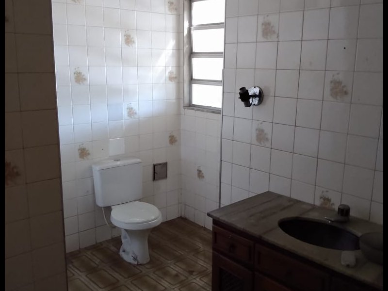 Apartamento à venda Centro com 80m² e 2 quartos por R$ 300.000 - 384711474-banheiro1.jpg