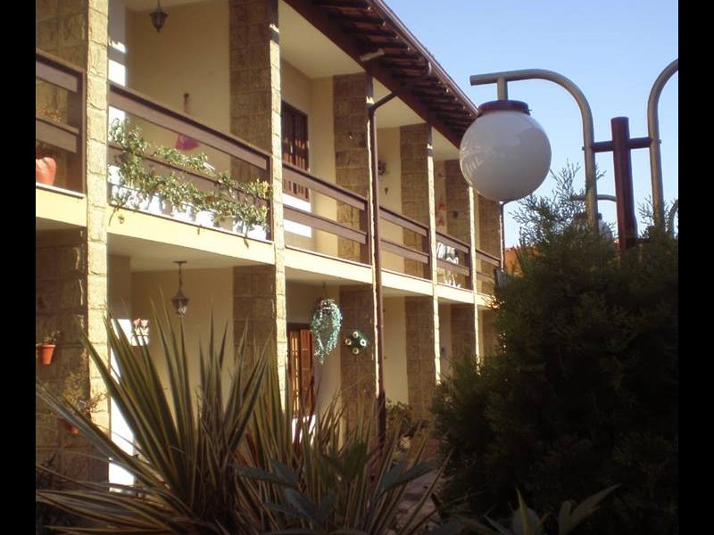 Apartamento à venda Portinho com 80m² e 2 quartos por R$ 350.000 - 1396828763-02-fachada-do-bloco.jpg