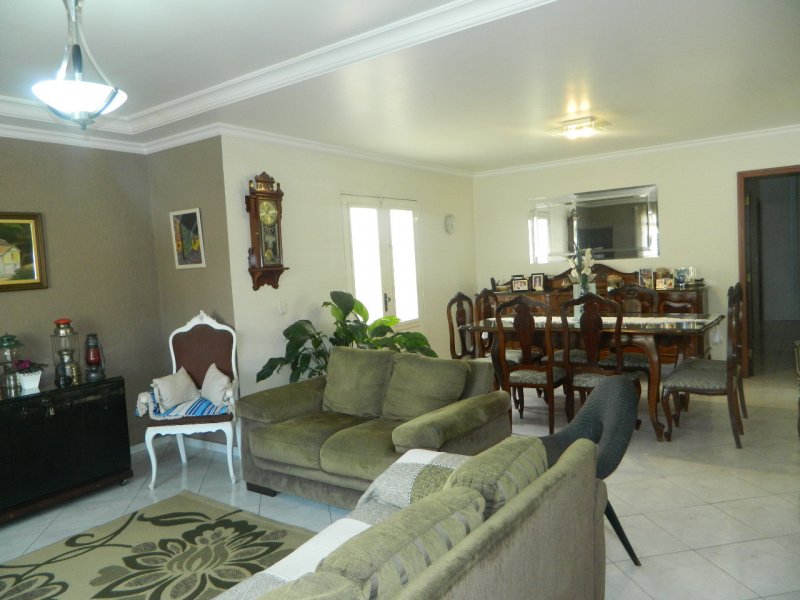 Casa à venda Horto Santo Antonio com 228m² e 3 quartos por R$ 780.000 - 1063302289-f8c27d84-373e-4930-b156-968c1111e57b.jpg