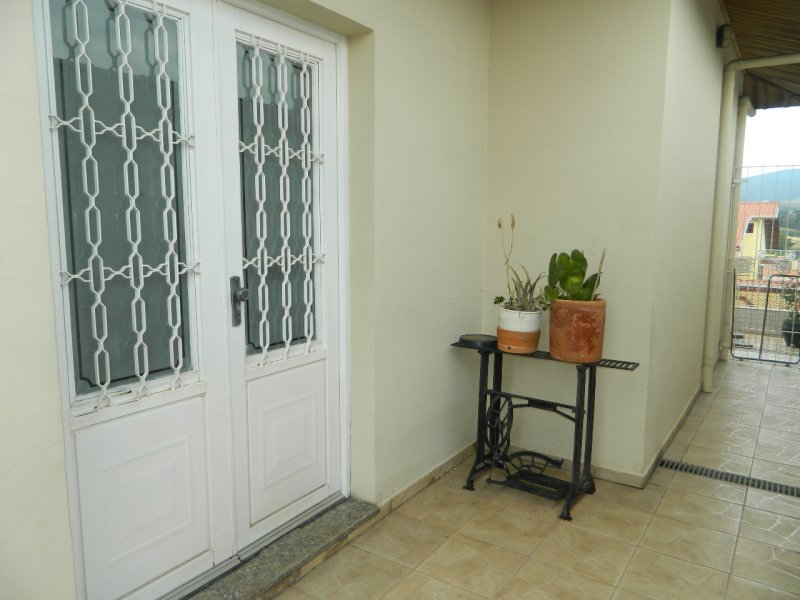 Casa à venda Horto Santo Antonio com 228m² e 3 quartos por R$ 780.000 - 1675929852-5c60bcd3-27af-4053-bd16-9916cc428545.jpg