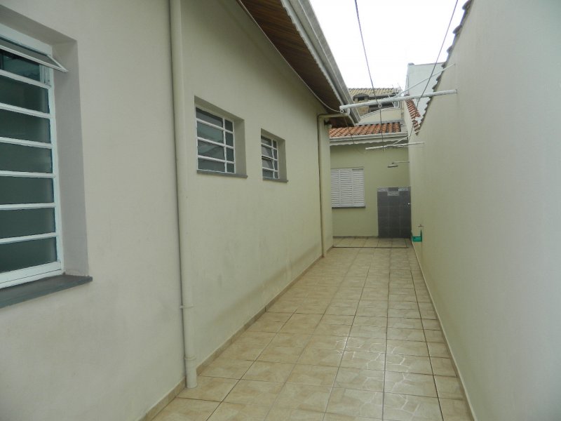 Casa à venda Horto Santo Antonio com 228m² e 3 quartos por R$ 780.000 - 1689397800-22ab0b27-8059-4ba3-9919-399886a25b01.jpg