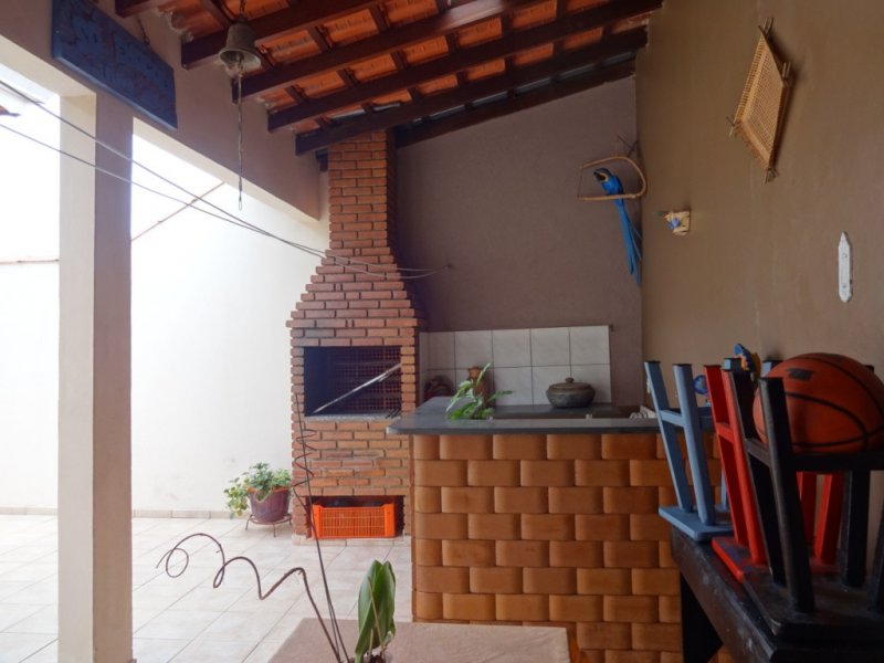 Casa à venda Horto Santo Antonio com 228m² e 3 quartos por R$ 780.000 - 653047644-37-quintal-e-churrasco.JPG