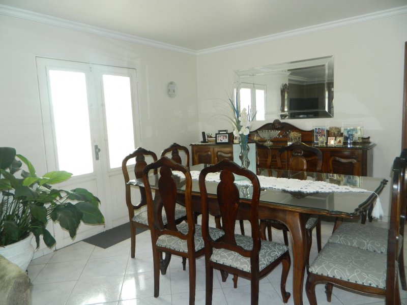 Casa à venda Horto Santo Antonio com 228m² e 3 quartos por R$ 780.000 - 975393753-ce04af3f-84d2-4335-8335-16500f458080.jpg