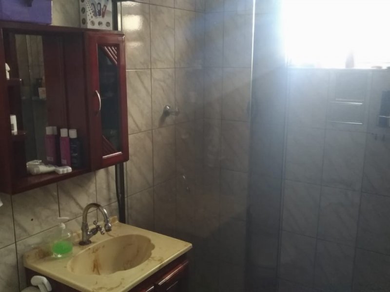 Casa à venda Conjunto Habitacional Águia de Haia com 306m² e 4 quartos por R$ 380.000 - 733181898-10-banheiro-casa-superior2.jpeg