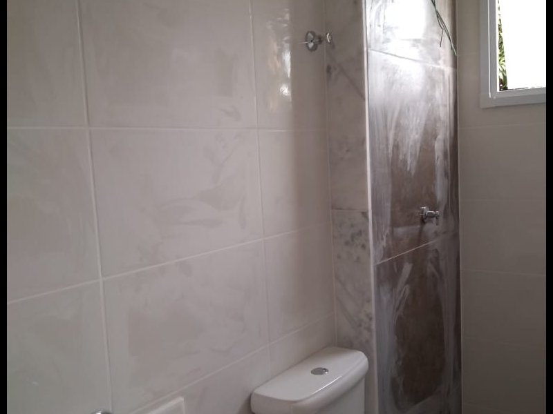 Apartamento à venda Arvoredo com 50m² e 2 quartos por R$ 240.000 - 1976922360-banheiro1.jpeg