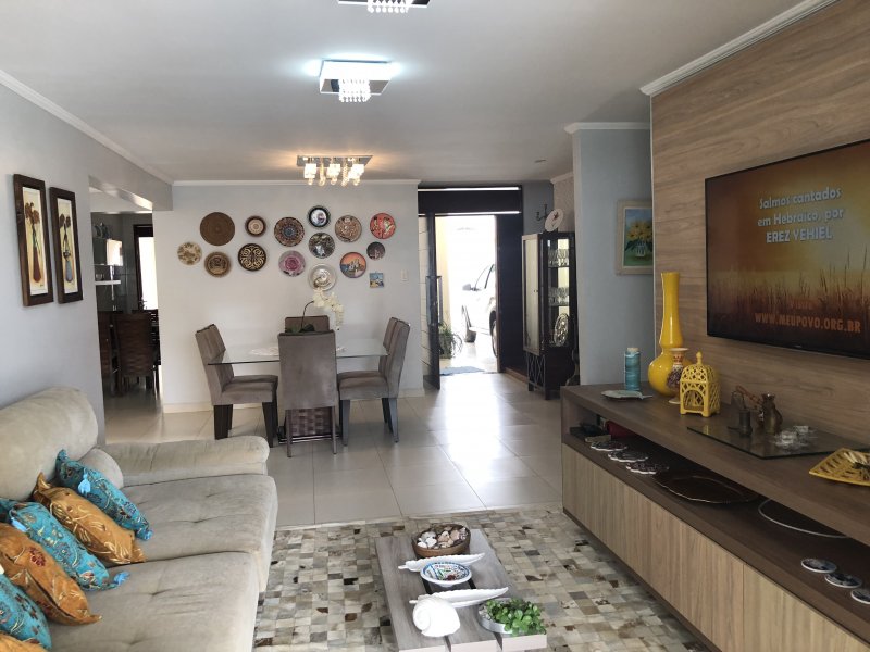 Casa à venda Jardim Atlantica com 352m² e 5 quartos por R$ 1.300.000 - 150930235-img-2635.JPG