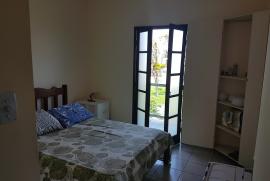 1526473085-quarto-casal.jpg