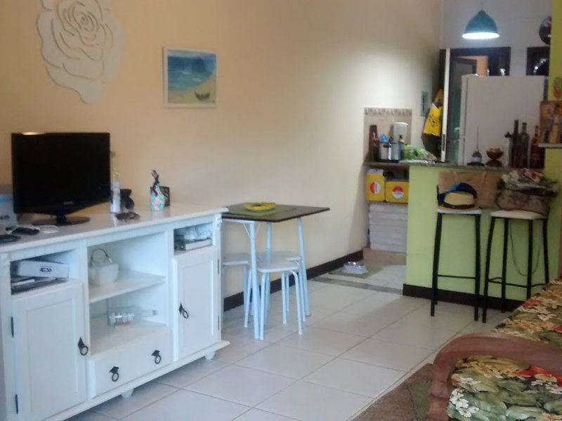 Casa de condomínio à venda Centro Histórico com 80m² e 1 quarto por R$ 295.000 - 1885243253-sala-com-cozinha-americana.jpg