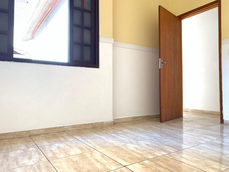 Casa à venda Vila Guiomar com 198m² e 4 quartos por R$ 690.000 - 1117737695-v.jpg