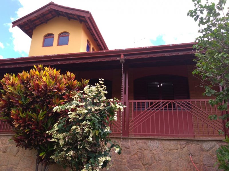 Casa à venda Jardim das Paineiras com 320m² e 3 quartos por R$ 720.000 - 2068180172-d83b21fd-3417-41bc-bd0c-3214a4ca3c46.jpeg
