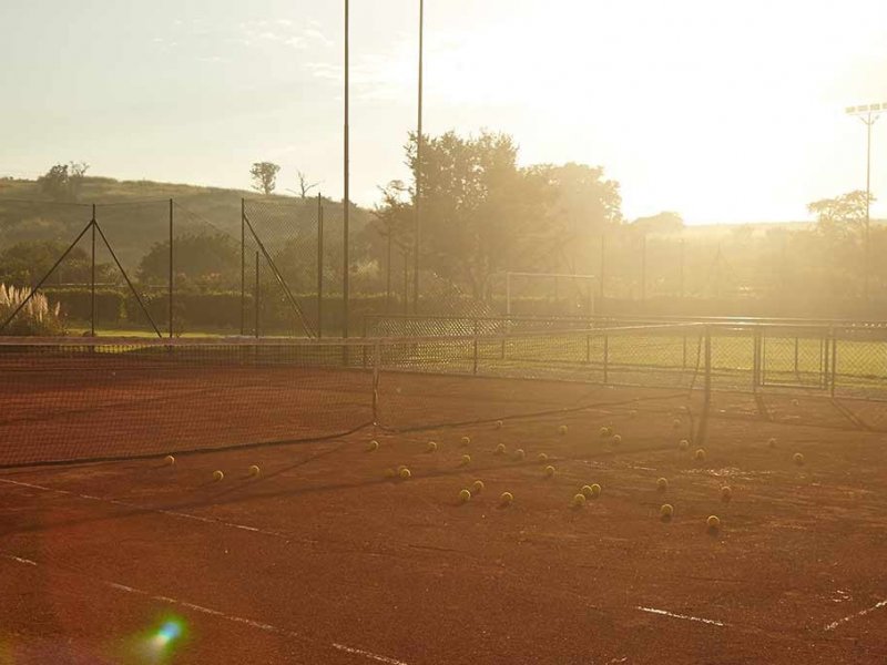 Terreno à venda Parque dos Resedás com 489m² e  quartos por R$ 400.000 - 764181854-08-quadra-de-tenis.jpg