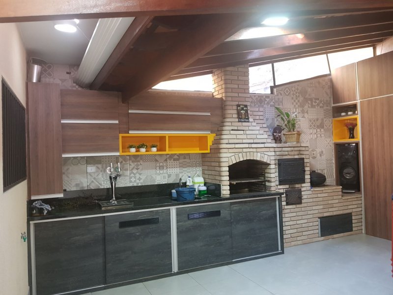 Casa à venda Vila Galvão com 258m² e 3 quartos por R$ 860.000 - 1334000555-churrasqueira-2.jpg