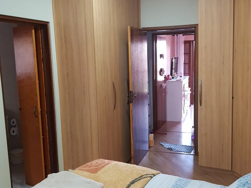 Casa à venda Vila Galvão com 258m² e 3 quartos por R$ 860.000 - 1967263223-quarto-casal-1.jpg