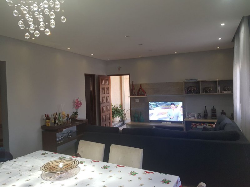 Casa à venda Vila Galvão com 258m² e 3 quartos por R$ 860.000 - 678923583-sala-2.jpg