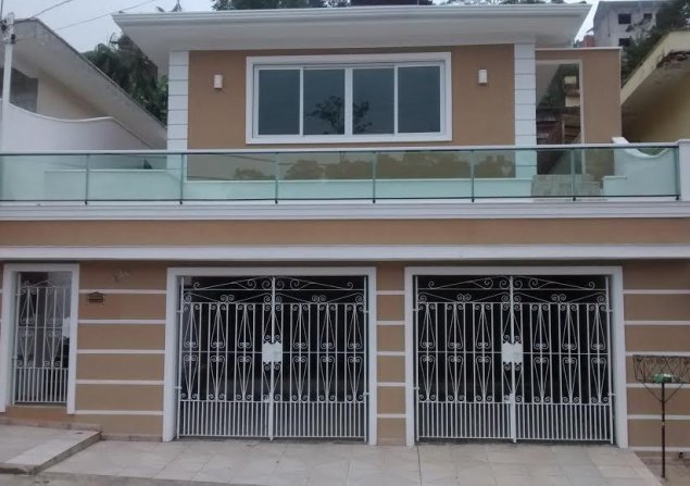 imóvel com 241m²