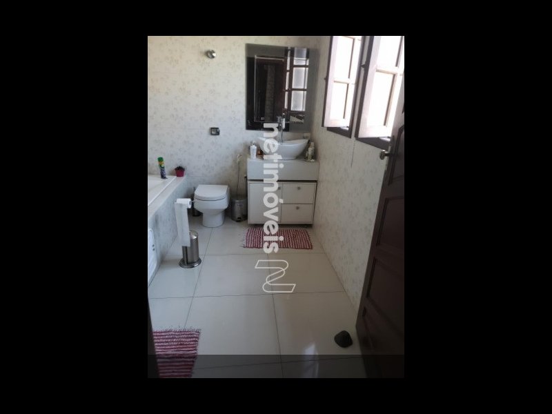 Casa à venda Eldorado com 8000m² e 4 quartos por R$ 1.800.000 - 1078404589-suite-casal-banheiro.jpg