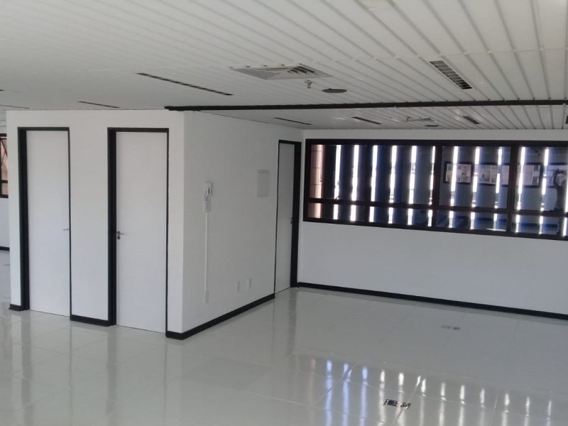 Comercial à venda Centro com 100m² e  quartos por R$ 450.000 - 1999087883-sala3-fundo-da-sala.jpg