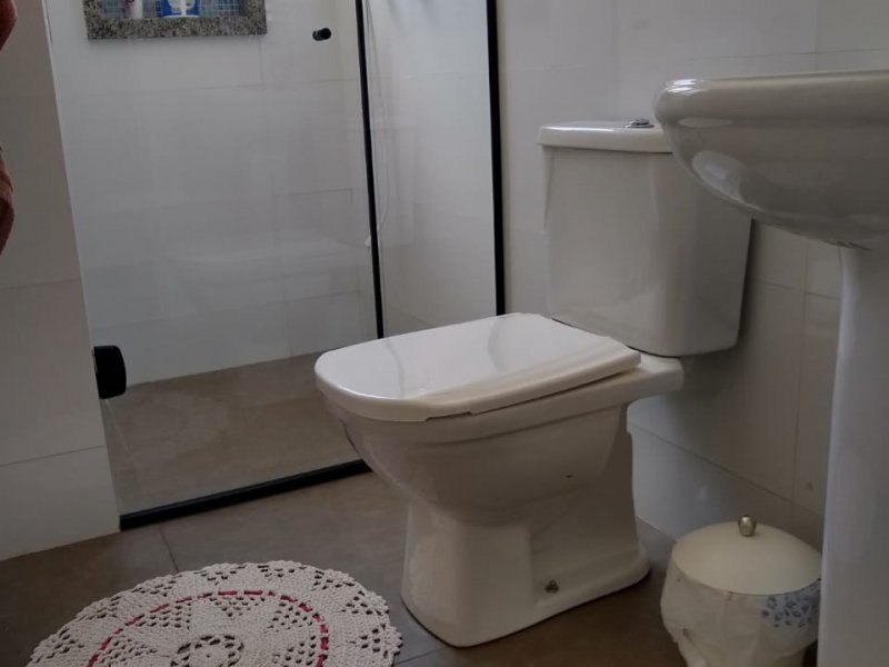 Casa de condomínio à venda Parque Belbancy com 96m² e 3 quartos por R$ 330.000 - 1978278352-94banheiro-social.jpg