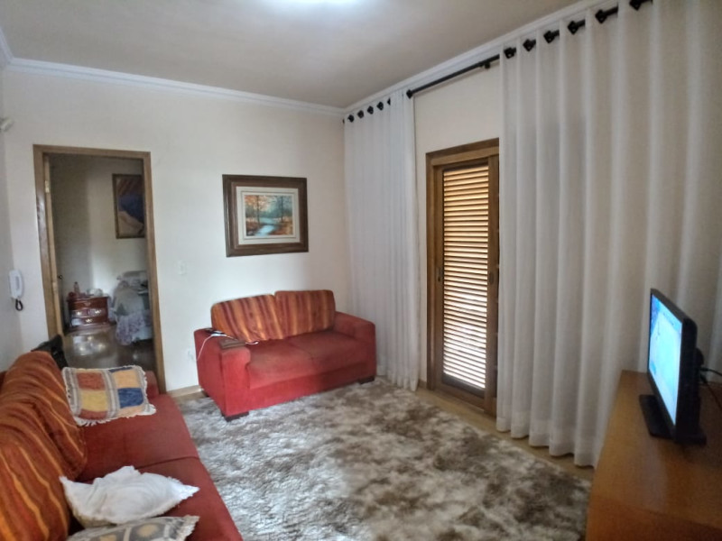 Casa à venda Tres Barras com 850m² e 4 quartos por R$ 950.000 - 61da6c23-7d09-4e31-bd93-b30555844b12.jpg