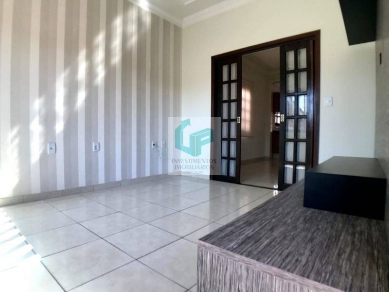 Casa à venda Jardim America com 207m² e 3 quartos por R$ 700.000 - 1899283931-9sjnnn78svs0.jpg